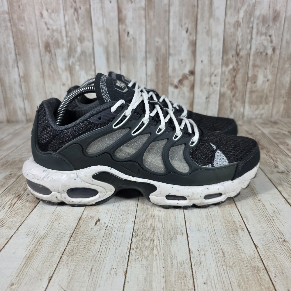 Men's Black and Gray Athletic Shoes